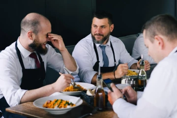 Kulinářské mistrovství a radost ze sdíleného okamžiku. Naši kuchaři tvoří s láskou a vášní, abyste si mohli vychutnat každý detail.